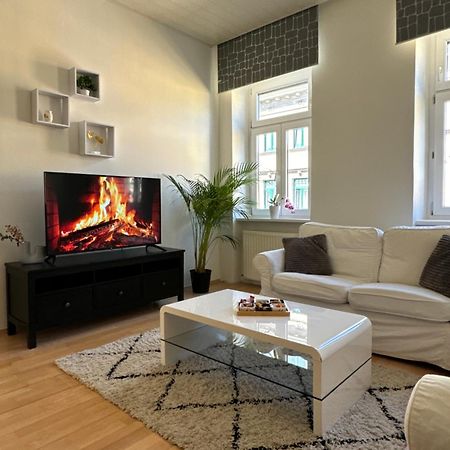 Charmante Zentral Gelegene Wohnung Вена Экстерьер фото